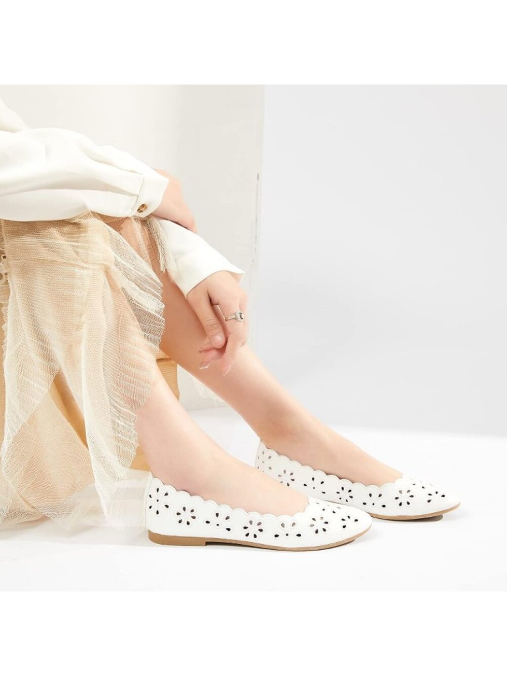 Women's Ballet Flats White PU Leather Shoes Comfortable Round Toe Slip on - Picture 2 of 6